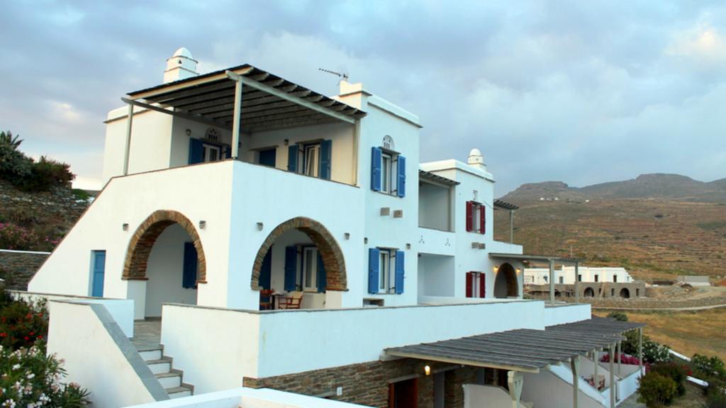 En Plo Aparthotel Agios Romanos Luaran gambar